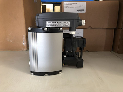SR DrainMaster电子自动排水器在仓库货架上